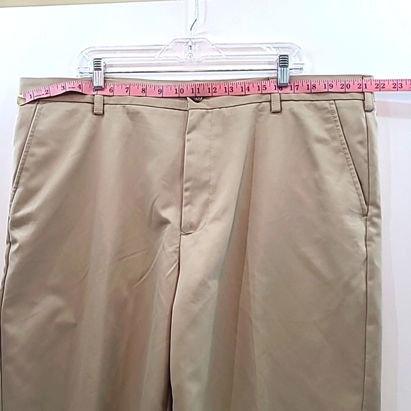 IZOD Men's Tan Golf Shorts, 100% Polyester - Size 42 - Picture 10 of 10